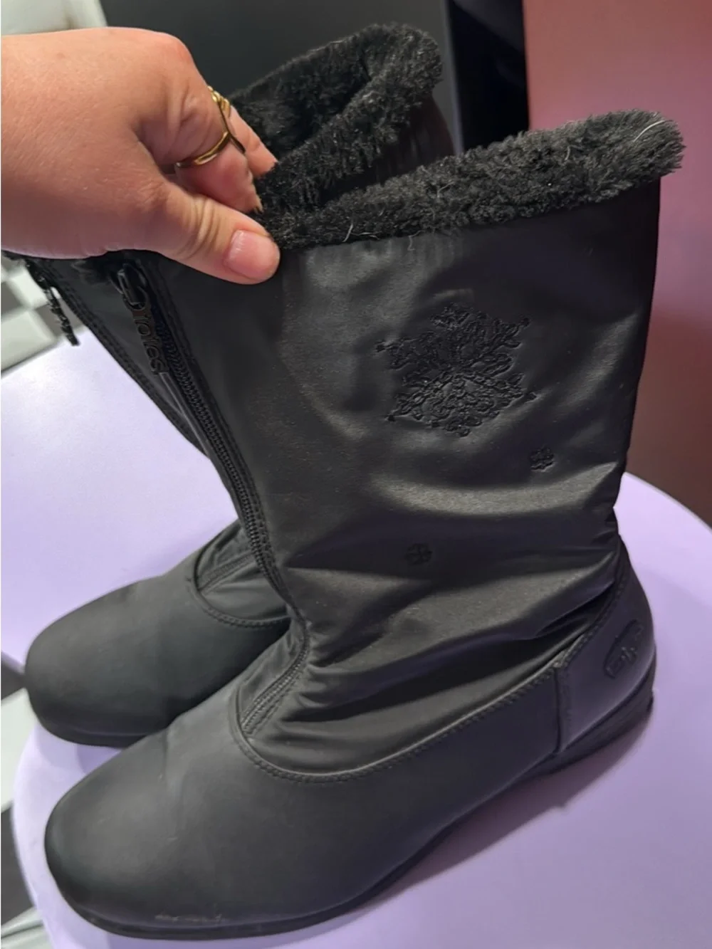 Black Fuzzy-Lined Mid-Calf Winter Boots